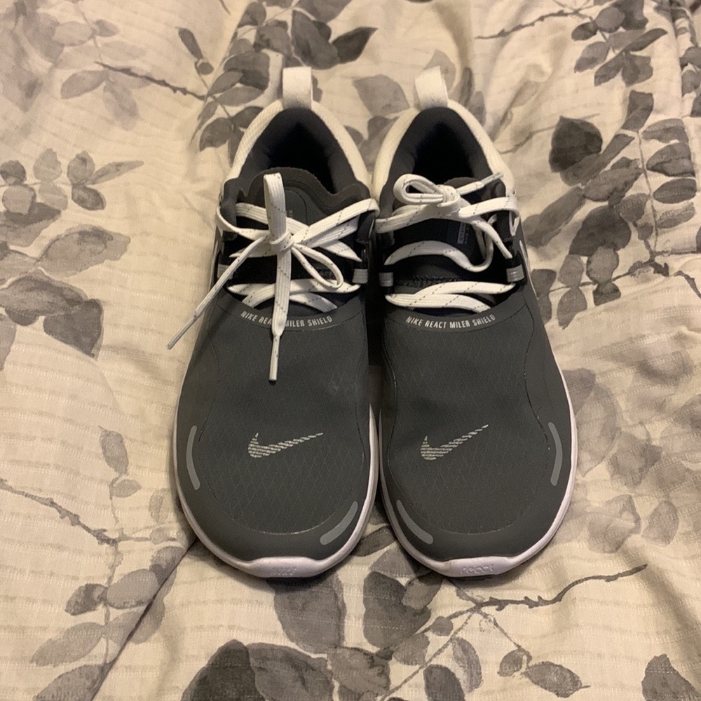 Nike React Shoe - image 3